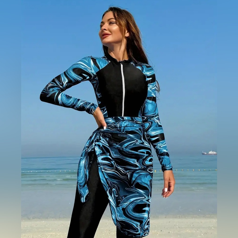 NEW💙Women's Blue and Black Swim Set - Picture 4 of 14